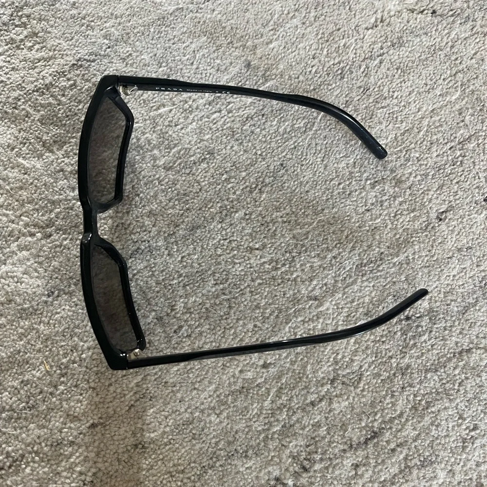 Prada rectangular sunglasses - Picture 3 of 5